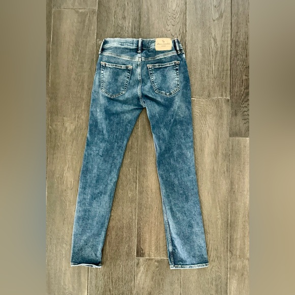 Abercrombie Kids Distressed Straight Leg Jeans - size 15/16 - Picture 4 of 4